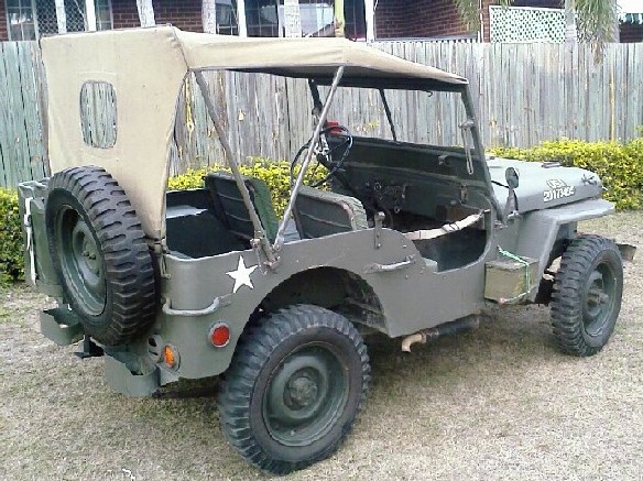 Rear right side, note the ammo box behine front fender, this is not an original fitting